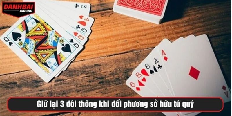 Giữ lại 3 đôi thông khi đối phương sở hữu tứ quý