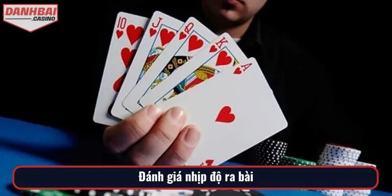 Quan sát tốc độ chơi bài của đối thủ